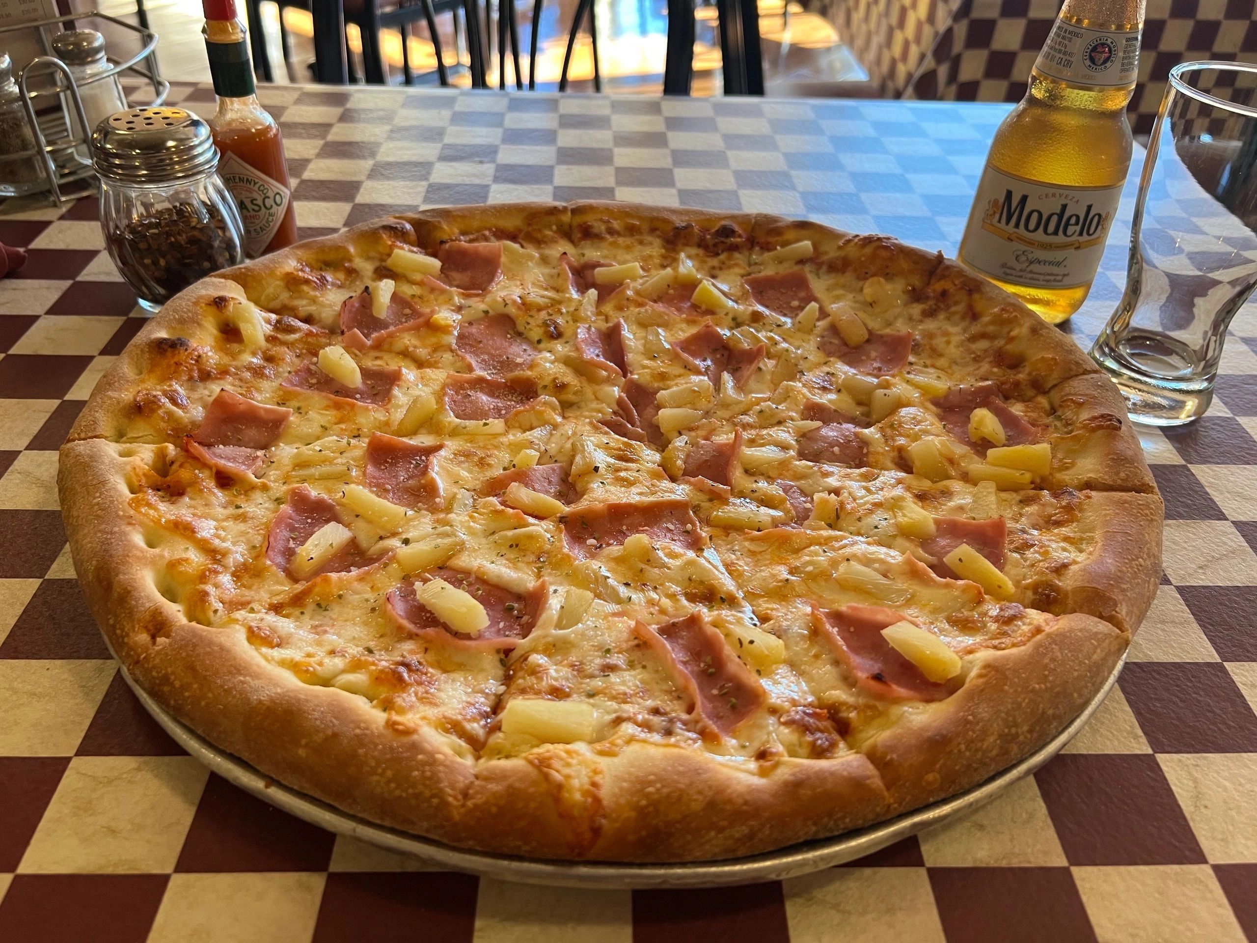 Hawaiian pizza with Modelo beer